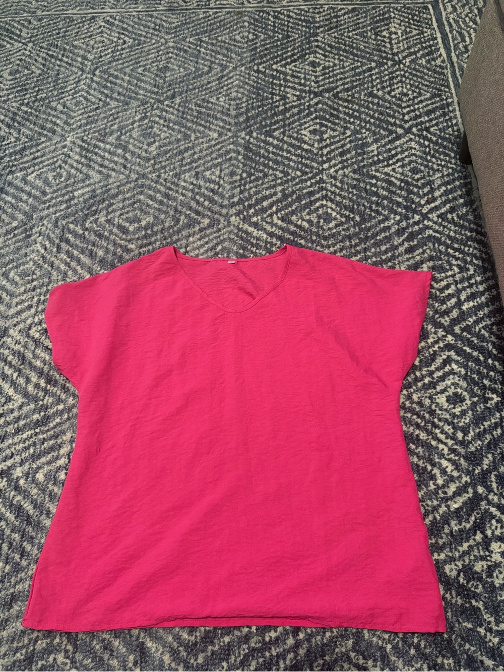 Women’s V-Neck Short Sleeve Blouse in Bright Pink